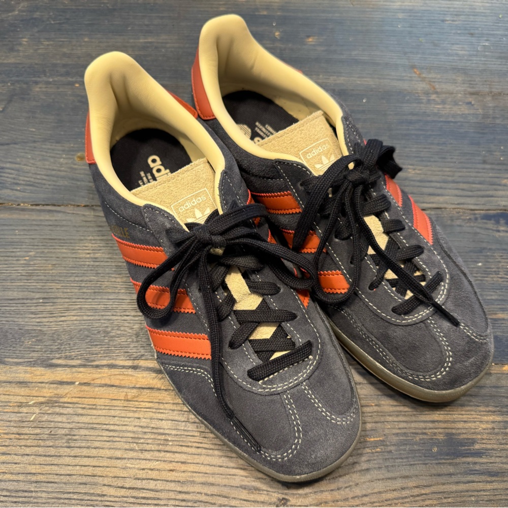 Adidas Gazelle Indoor (colors: Legend Ink / Preloved Ruby / Wonder White)